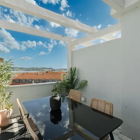 Apartment Casa Boma Lisboa - Sea View With Private Sunny Terrace - I Algés